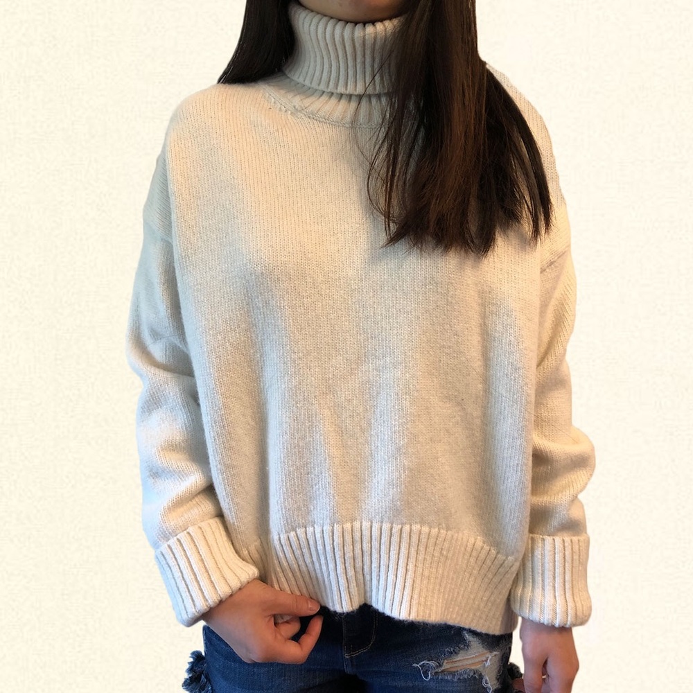 H&M White Turtleneck Sweater